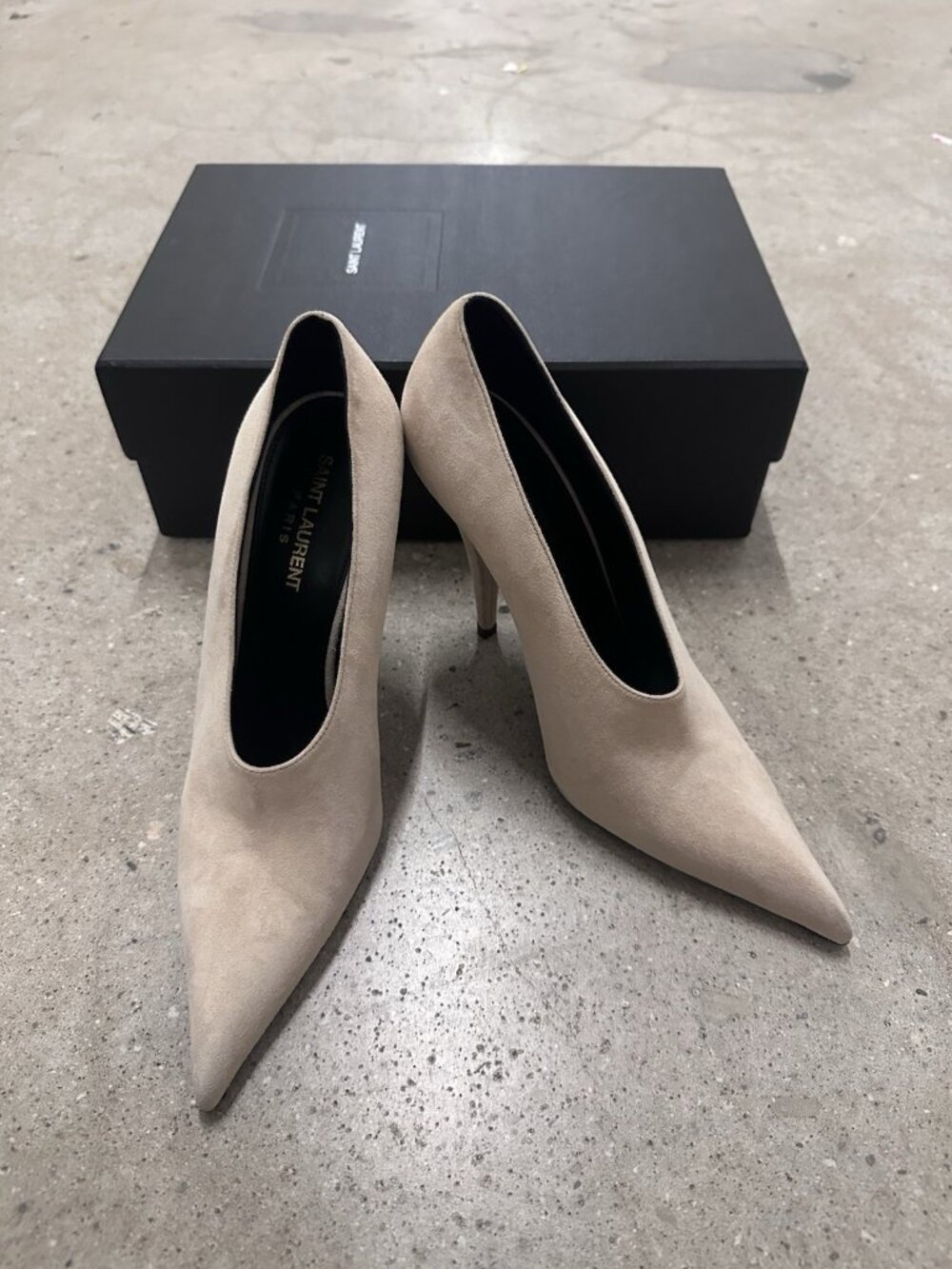 Saint Laurent Nico Pump Heels Cream Suede - Picture 6 of 10